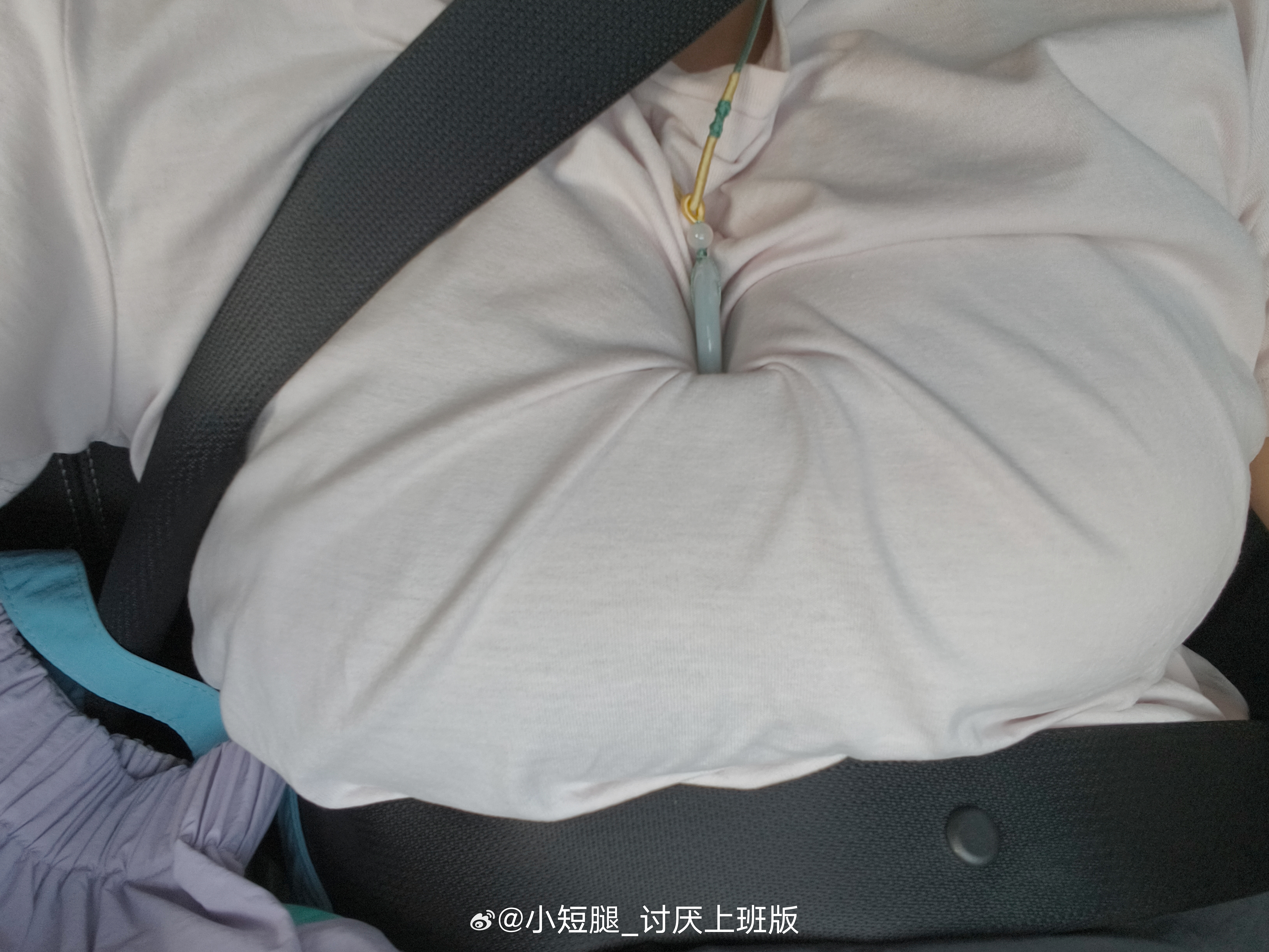 我哥给我买了一个新的平安扣并为它找了一个存放处 ​​​