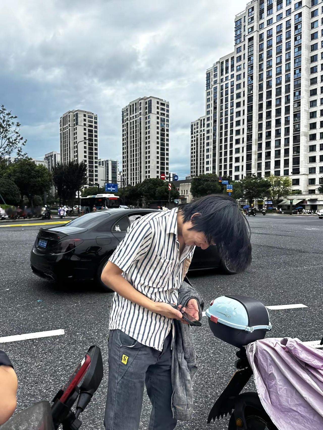 斜刘海，甩头发的瞬间，葬爱家族回来了 如果愛 請深愛 如果不愛 别殇害，我還是會