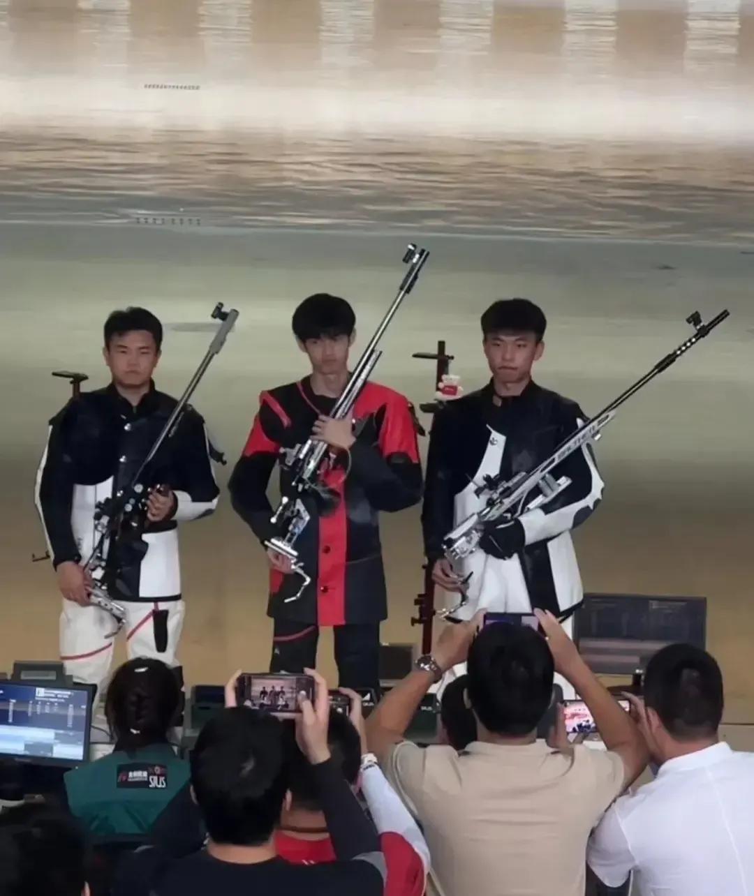 昨天，全国射击锦标赛，盛李豪首次夺得50米步枪三姿冠军。

淘汰赛，干饭哥还只是