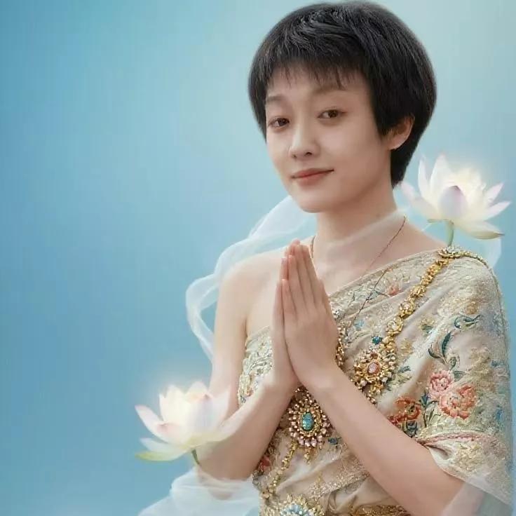 仙气飘飘的莲花仙子，美丽动人！🌸🌺✨梦幻莲仙姿 莲花女仙照 古风掌莲仙子 莲