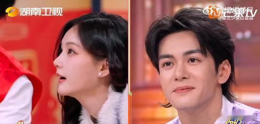 李一桐这照片也太美了 谁懂啊！笑起来也太有感染力了，明媚又温柔，游戏环节全程状态