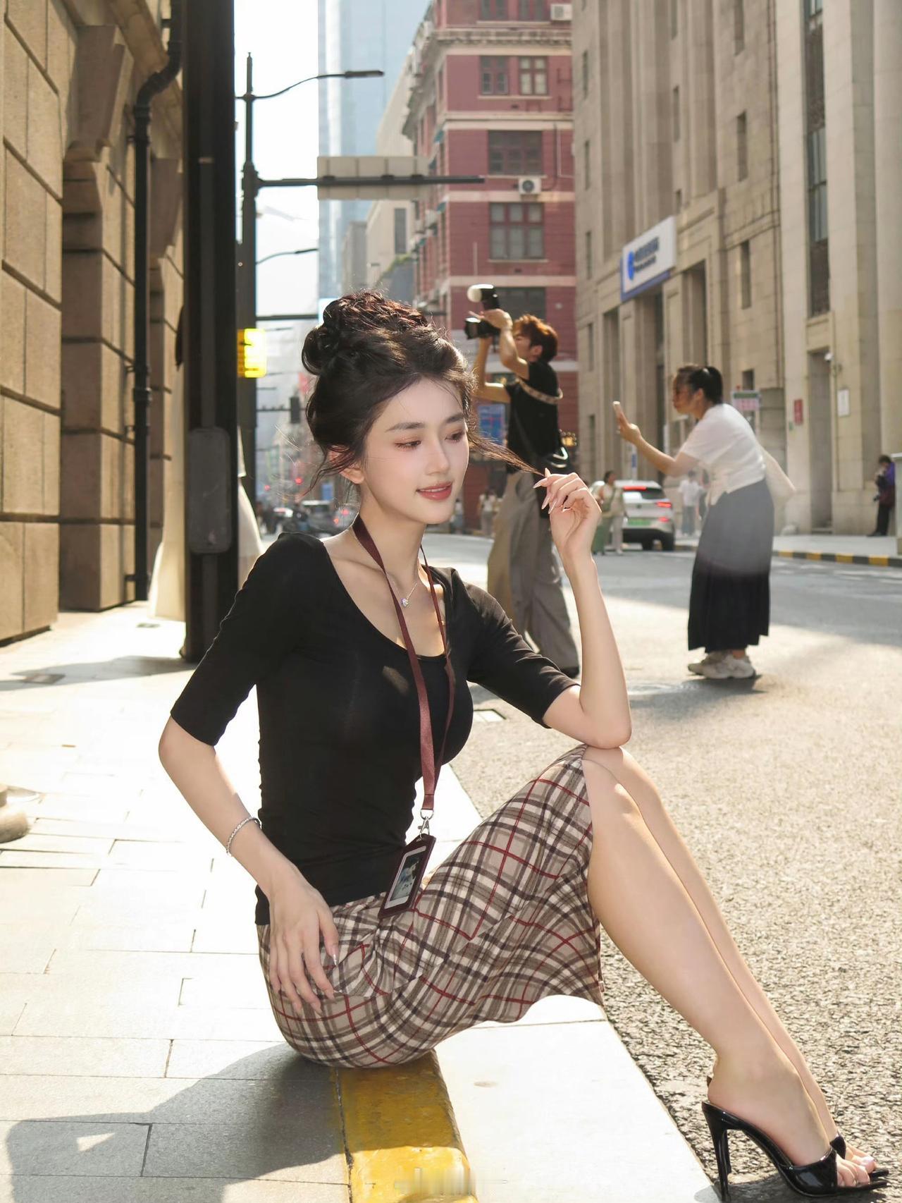 你喜欢哪一种气质的美人?是美丽的六月呀🧩再见啦！