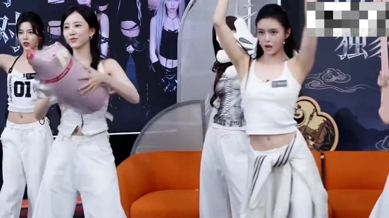 RED女团抽象版新歌演绎哈哈哈哈R.E.D这个抽象版Tasty是什么可爱暴击！！