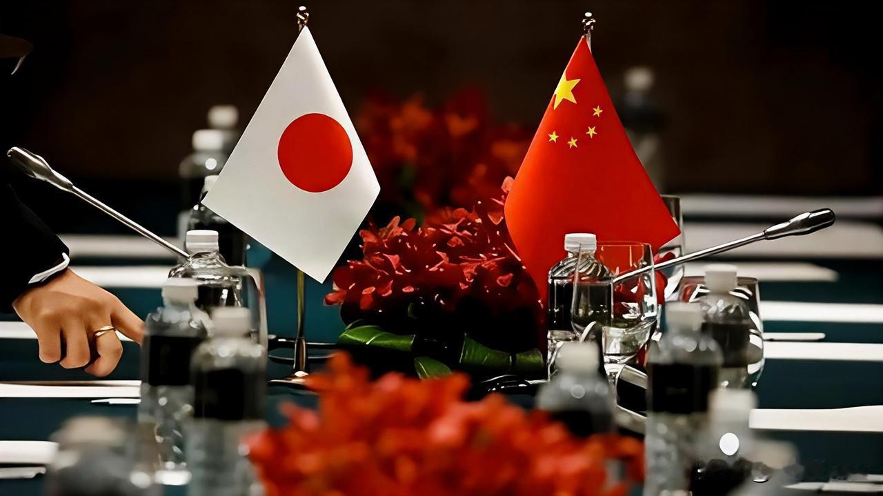 日本外相终于摊牌了。他说日本对台湾问题的立场“与此前的关键文件一致，从来没有过变