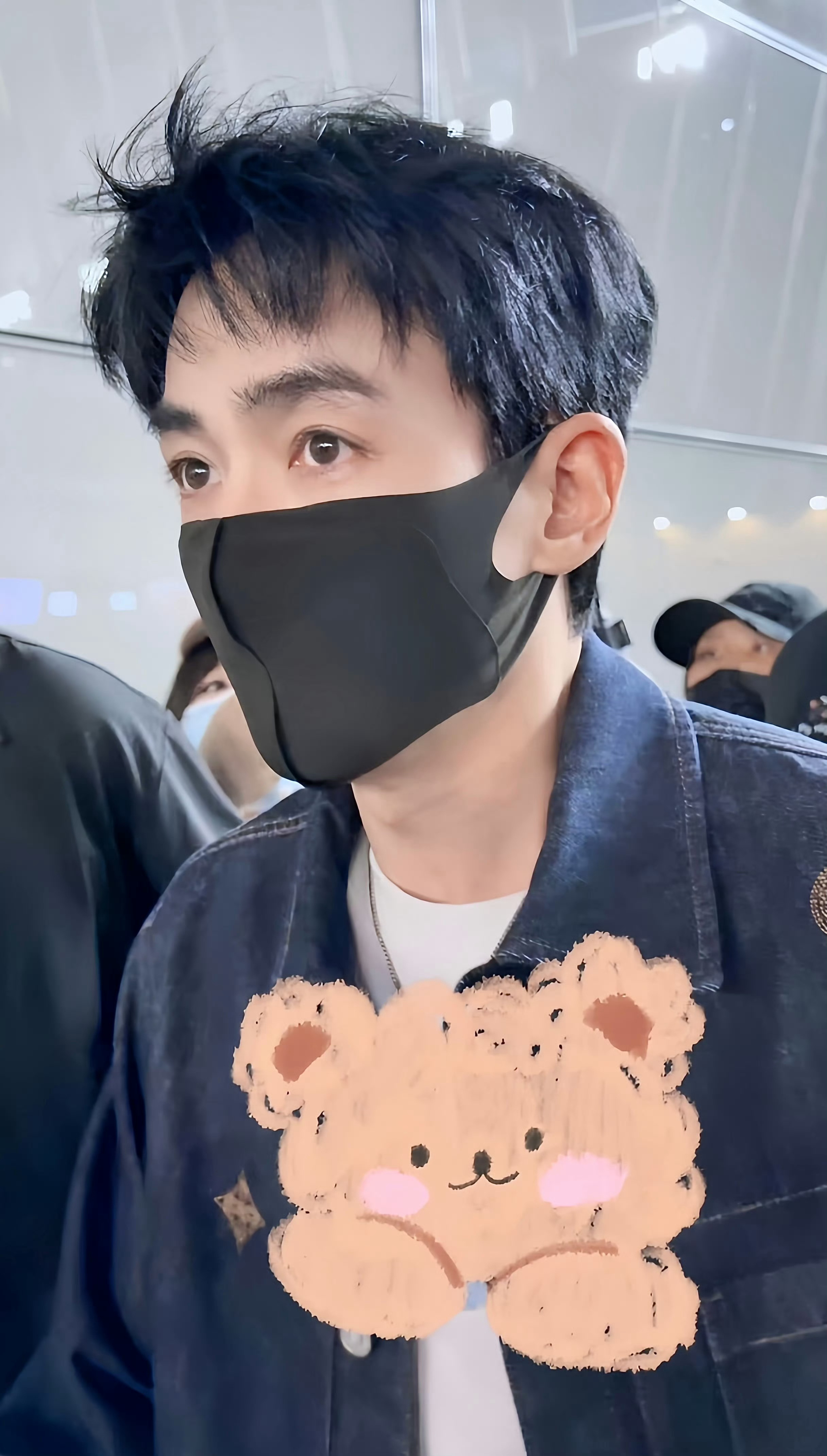 朱一龙上海✈️巴黎出发图✌︎' ֊'朱一龙出发参加巴黎时装周朱一龙路易威登品牌代