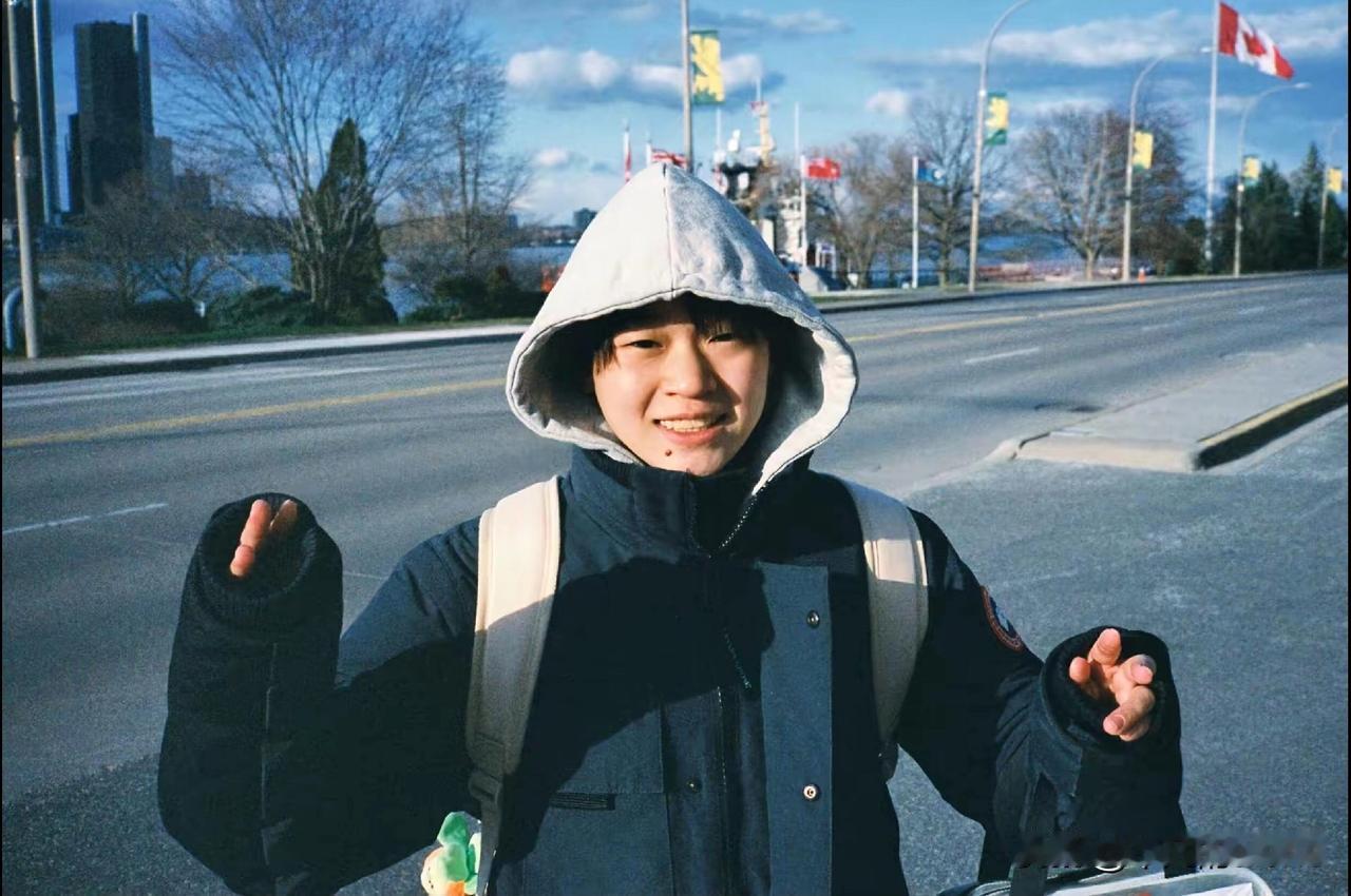 1月6日，广东省代表团总结表彰大会在广州召开。我看了一下广东卫视的报道，一眼扫过