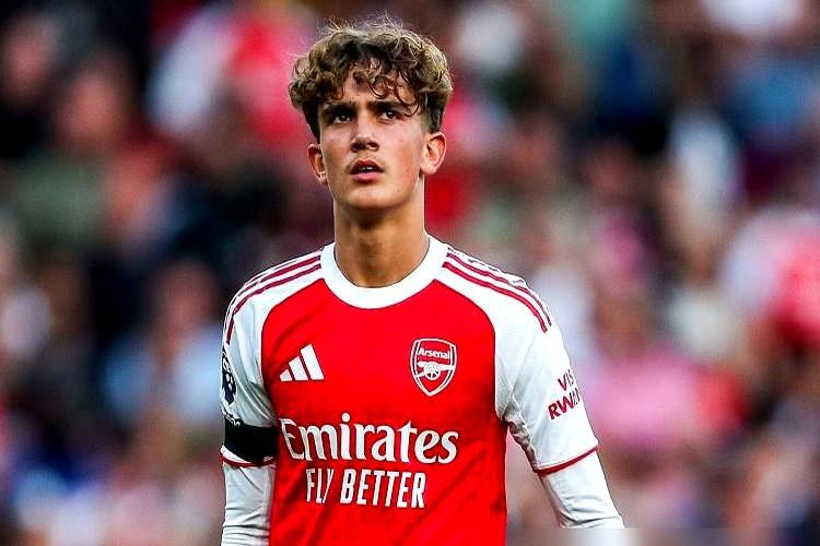 只看上半场，曼城简直是冠军，能甩开阿森纳13分！

可足球偏要踢满90分钟。算上