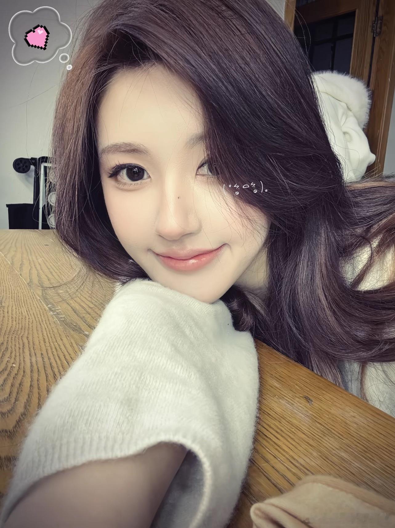 赵露思这张有点刚出道的感觉了，就是这个清纯甜美味儿 