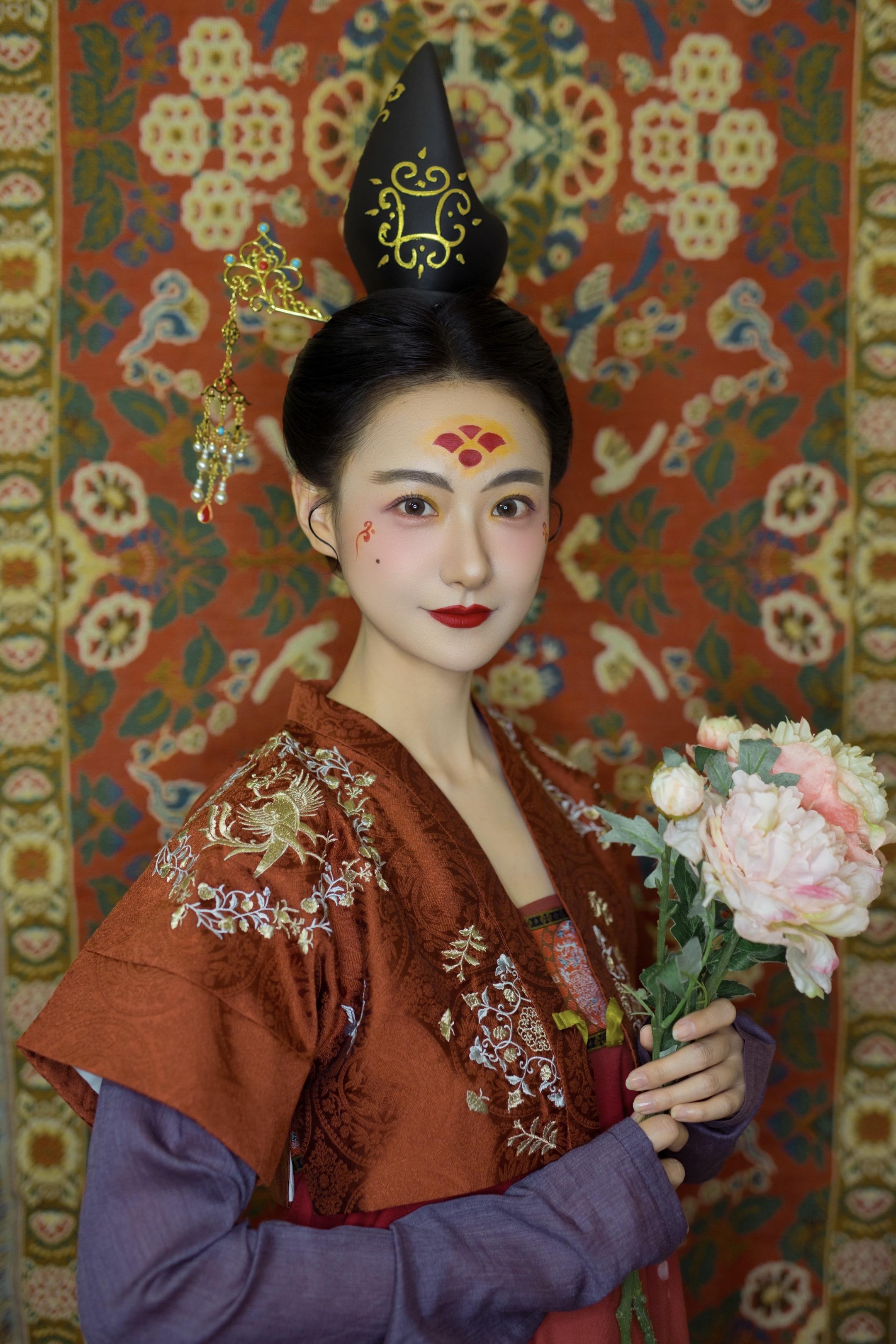 唐·武周｜上元安康，花好月圆。✨ 愿月圆人圆，事事皆圆。上元安康！