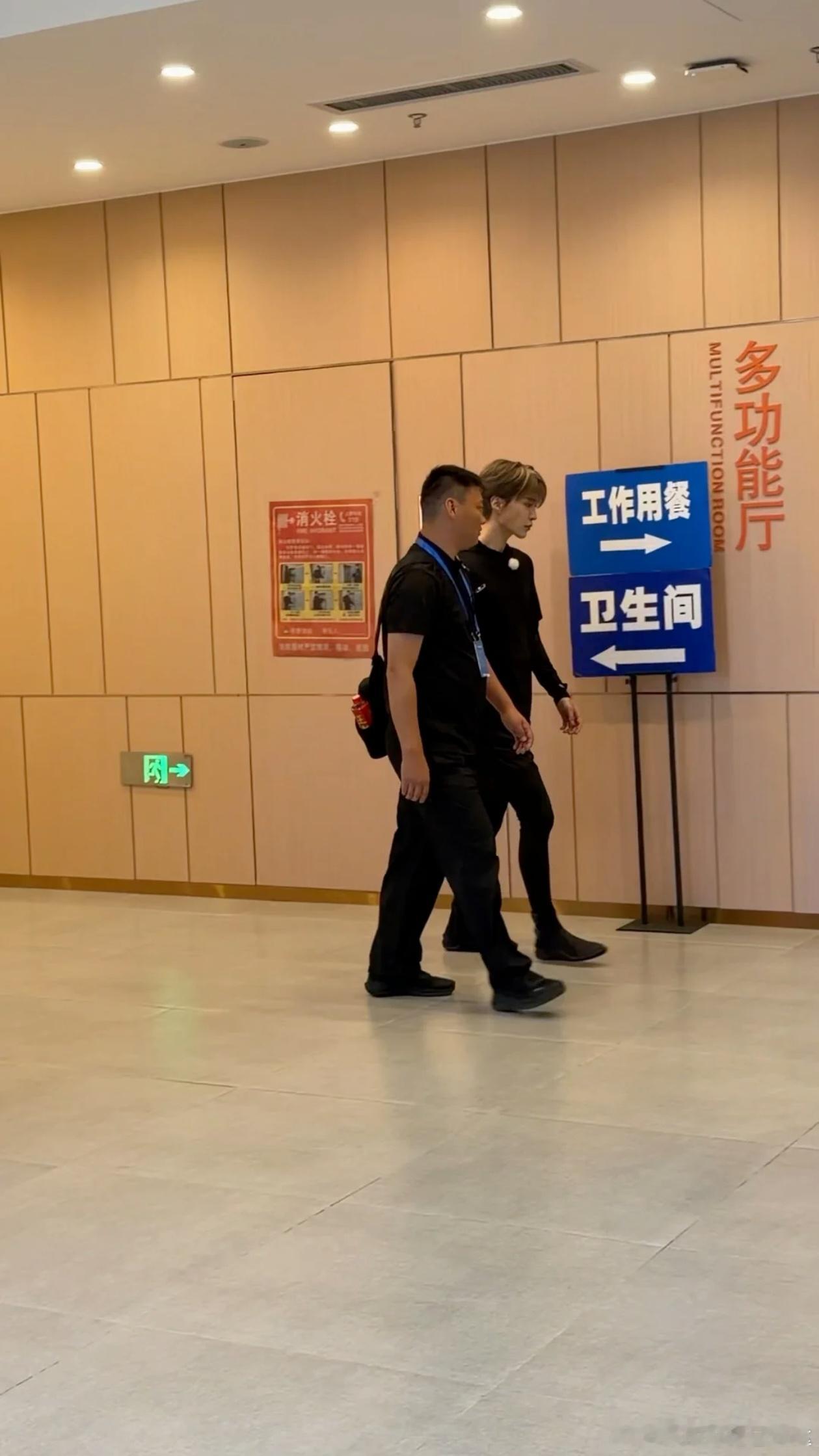 瘦成这样