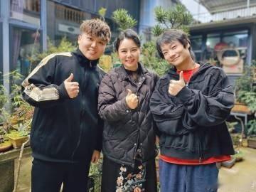 龚琳娜拜年纪新歌  龚琳娜是不是也太会了！她用独特的嗓音诠释歌曲，这次的拜年纪新