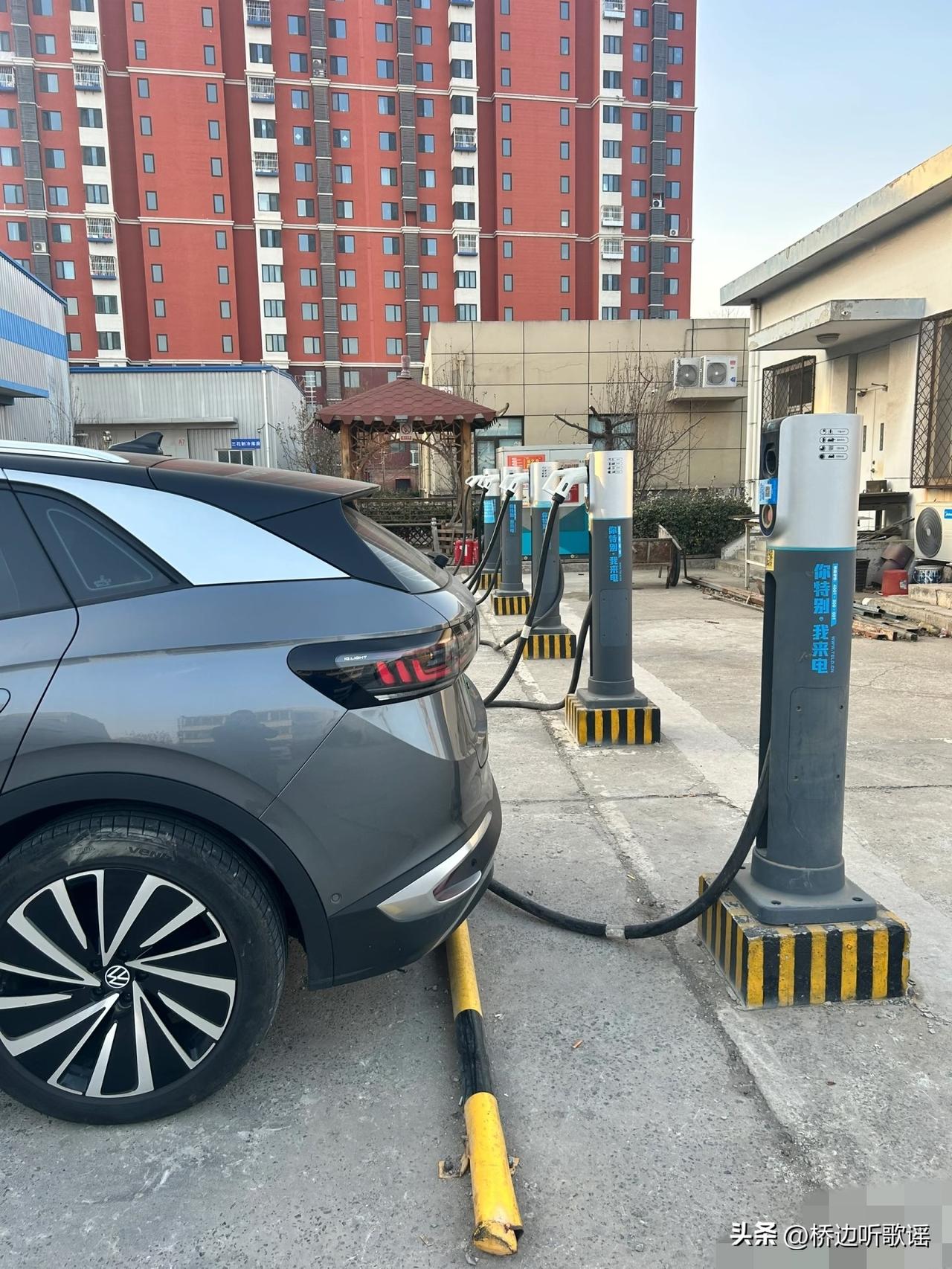 开油车的人恨得牙痒痒，
因为国家出了新政策，
从3月1日开始，
又要让开油车的人