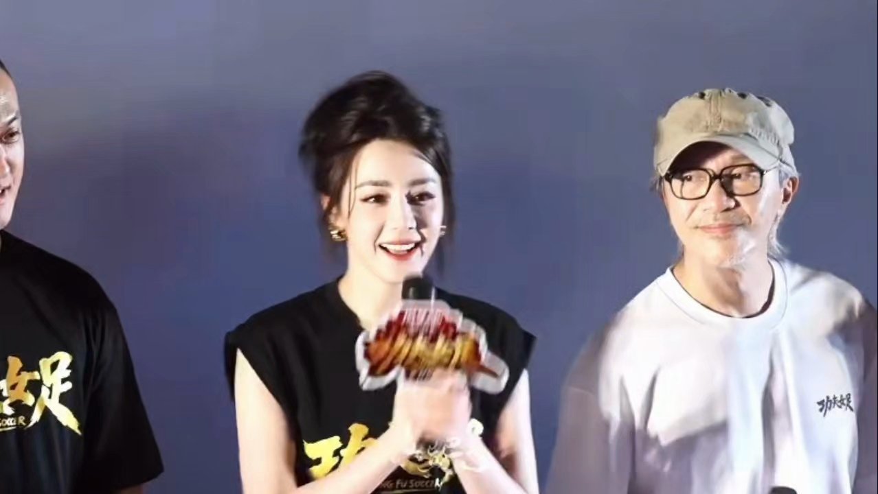 迪丽热巴《功夫女足》路演状态，在路演中迪丽热巴亲自辟谣:自己没有增重8斤，也没有