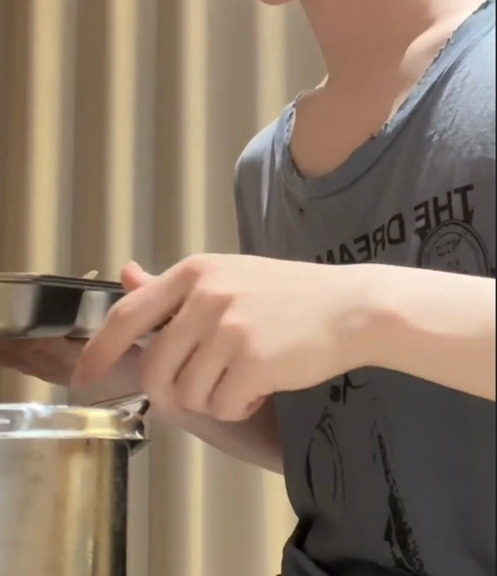 感觉这个手都有点呆呆嘟 