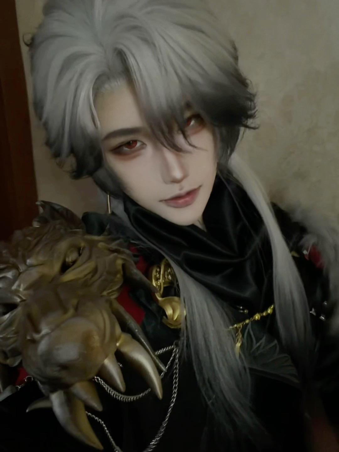 神秘古风男子