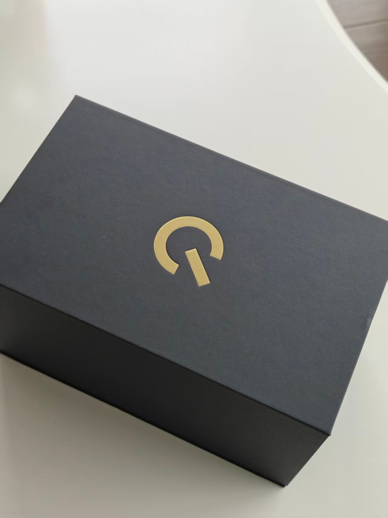 「转发+评论」抽一个朋友送出！收到了iQOO Neo11的邀请函，里面是一个可拉