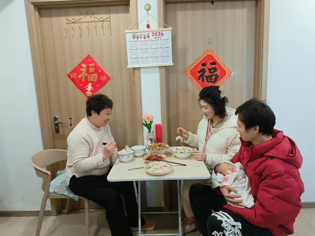 新春走基层|“一张床、一间房、一套房”里的别样新年