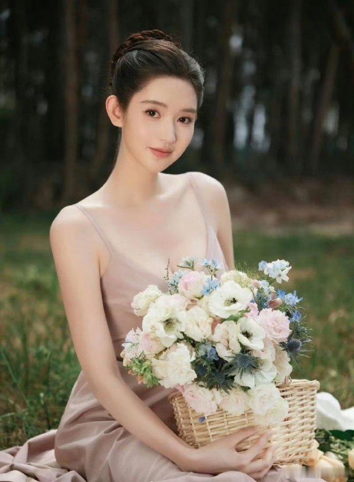 曝王玉雯周柯宇主演小城春色王玉雯 + 周柯宇新鲜组合，颜值般配，期待擦出不一样的