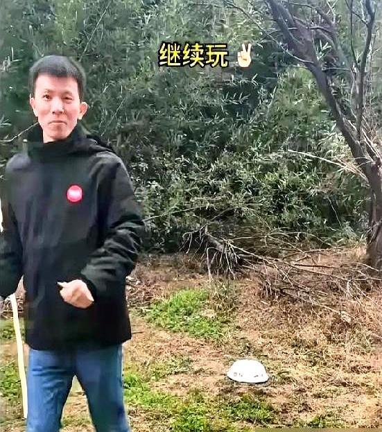 最魔幻的商业局，是零预算碾压了千万代言。
 
董宇辉风波中，精明品牌持币观望。伟