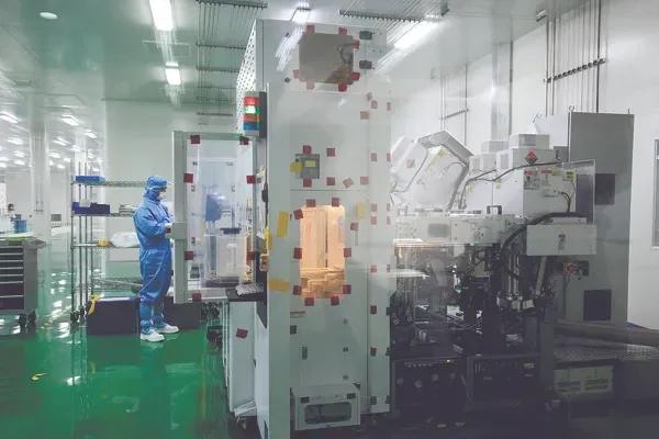 美企无耻+家贼难防！

新加坡联合早报报道：“中国半导体设备龙头屹唐半导体起诉了