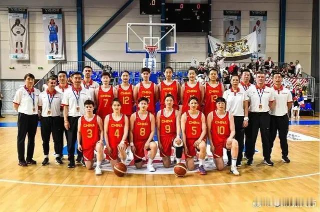 中国女篮奥运资格赛12人大名单出炉！

主教练：郑薇

球员名单：
后卫：李缘（