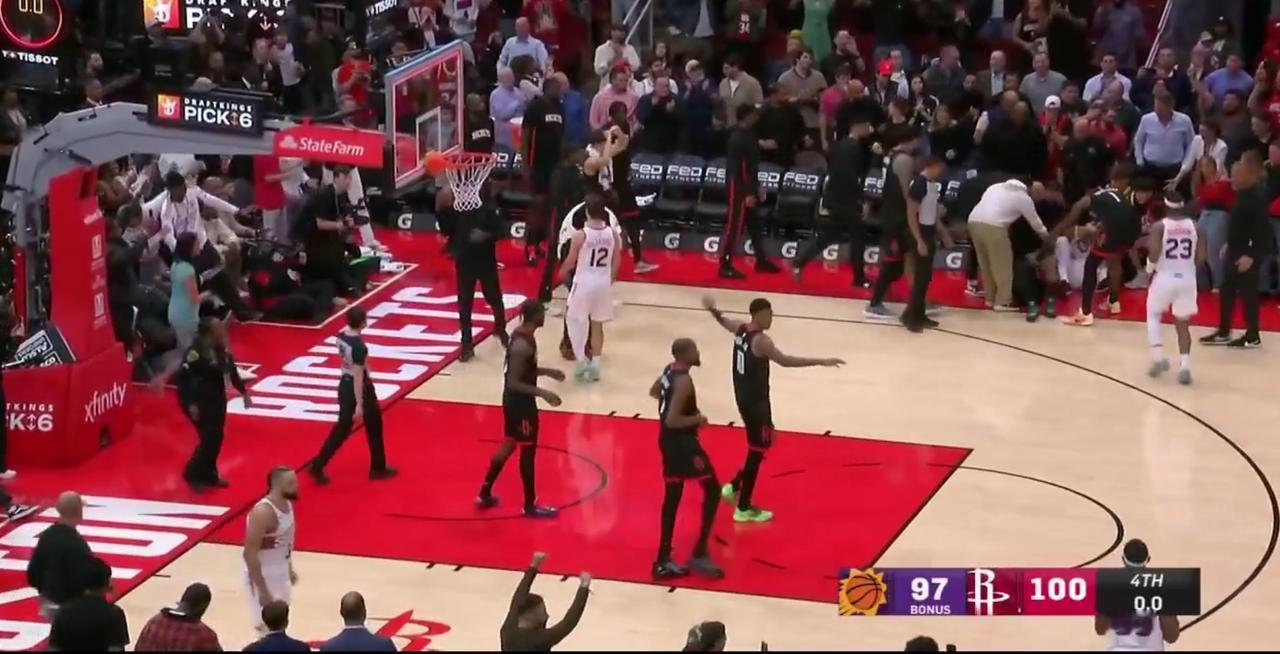 火箭队杜兰特准绝杀太阳队！带领球队主场100比97赢下比赛。

火箭队今天打得比