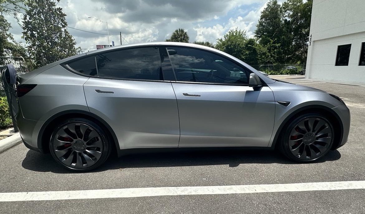 特斯拉在5月份是香港最受欢迎的品牌，Model Y 是所有类型中最畅销的车型——