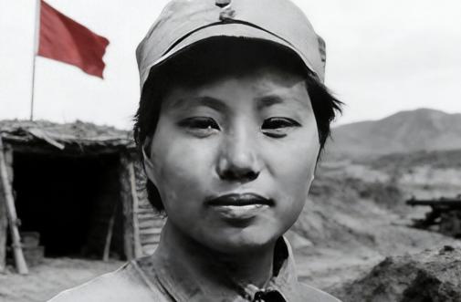 1937年，15岁漂亮女红军被敌人抓住，捆在行刑台，她挺胸抬头，闭上双眼，谁料，