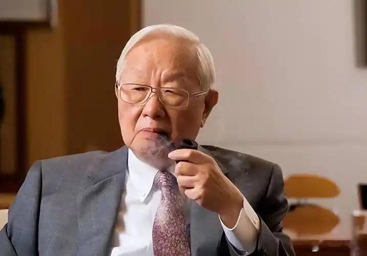 【关于美国人张忠谋】微评 / 兰斌强台积电创始人张忠谋自己公开承人“我真的认为，