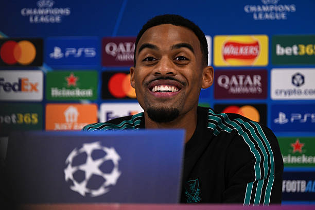 赛前发布会奥康纳[举手]：瑞恩，我想先聊聊你本赛季的进球情况。到目前为止你已经打