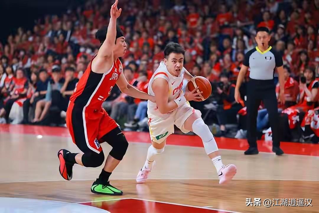 中国男篮的球员在世预赛表现如何本次世预赛，男篮球员整体韧性十足、关键球给力。胡金