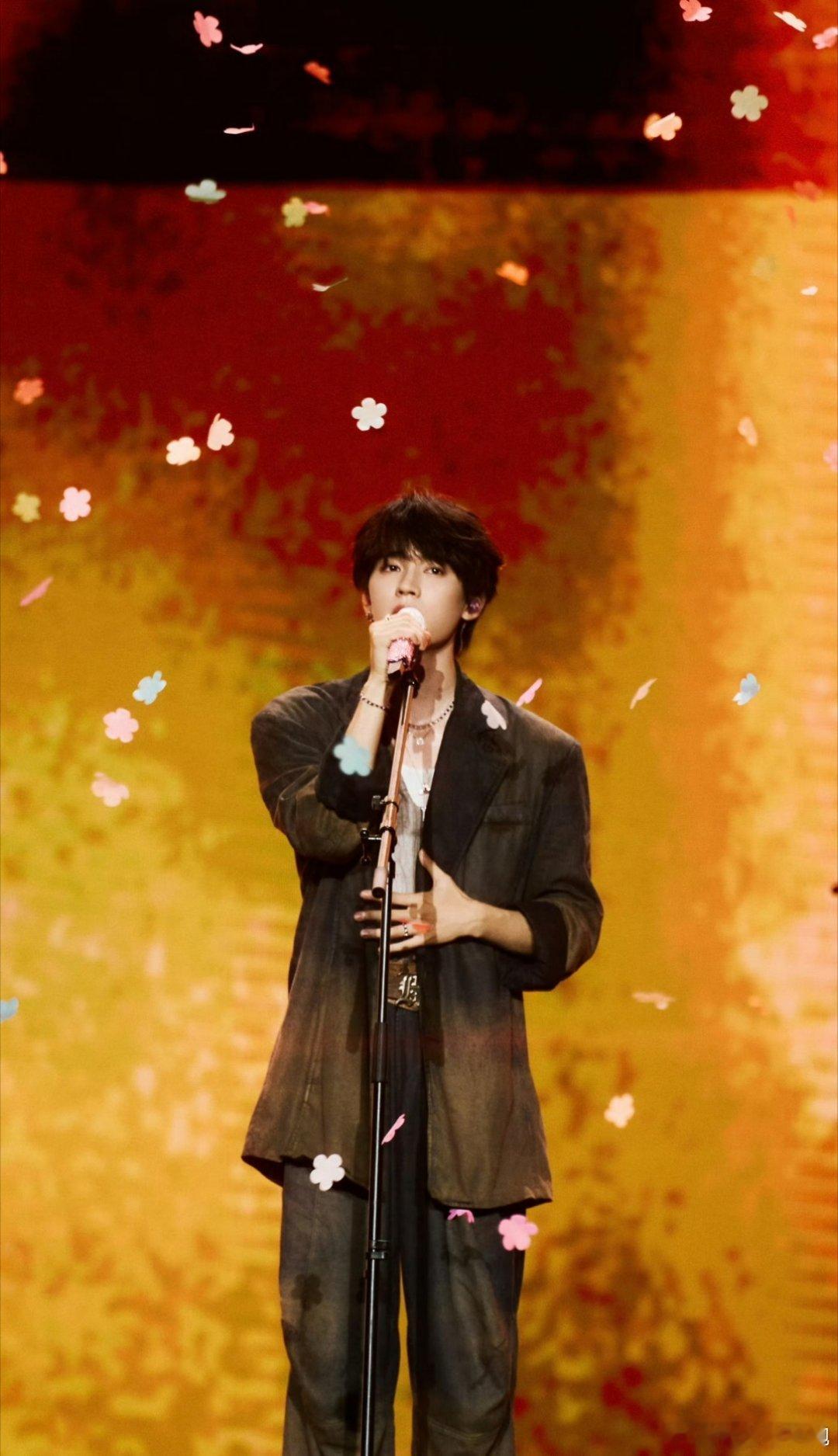 周翊然忙完这个忙这个周翊然解锁新加坡微博文化交流之夜后，又官宣视界大会！工作无缝