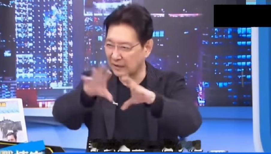 赵少康很奇怪的一个人，对于对大陆政策左右摇摆不定。
最近他奉劝民进党说，不要去主