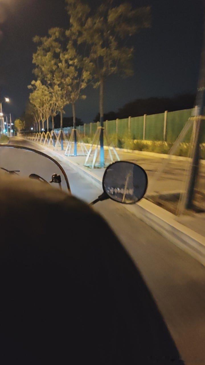 谁懂啊 睡觉前打个哈欠 下巴脱臼了 ​​​