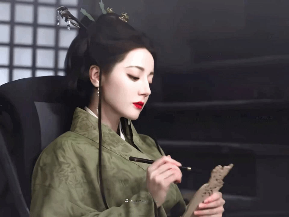 迪丽热巴在《白日提灯》里上位者的气势太足了