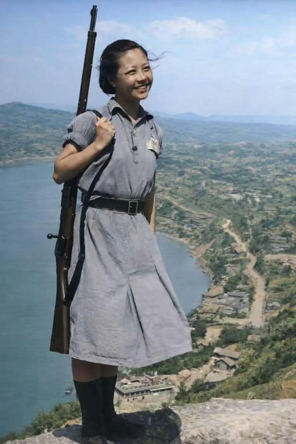 1941年，轰动西方世界的一张老照片，打破了中国女性总是站在受害者的刻板印象！这