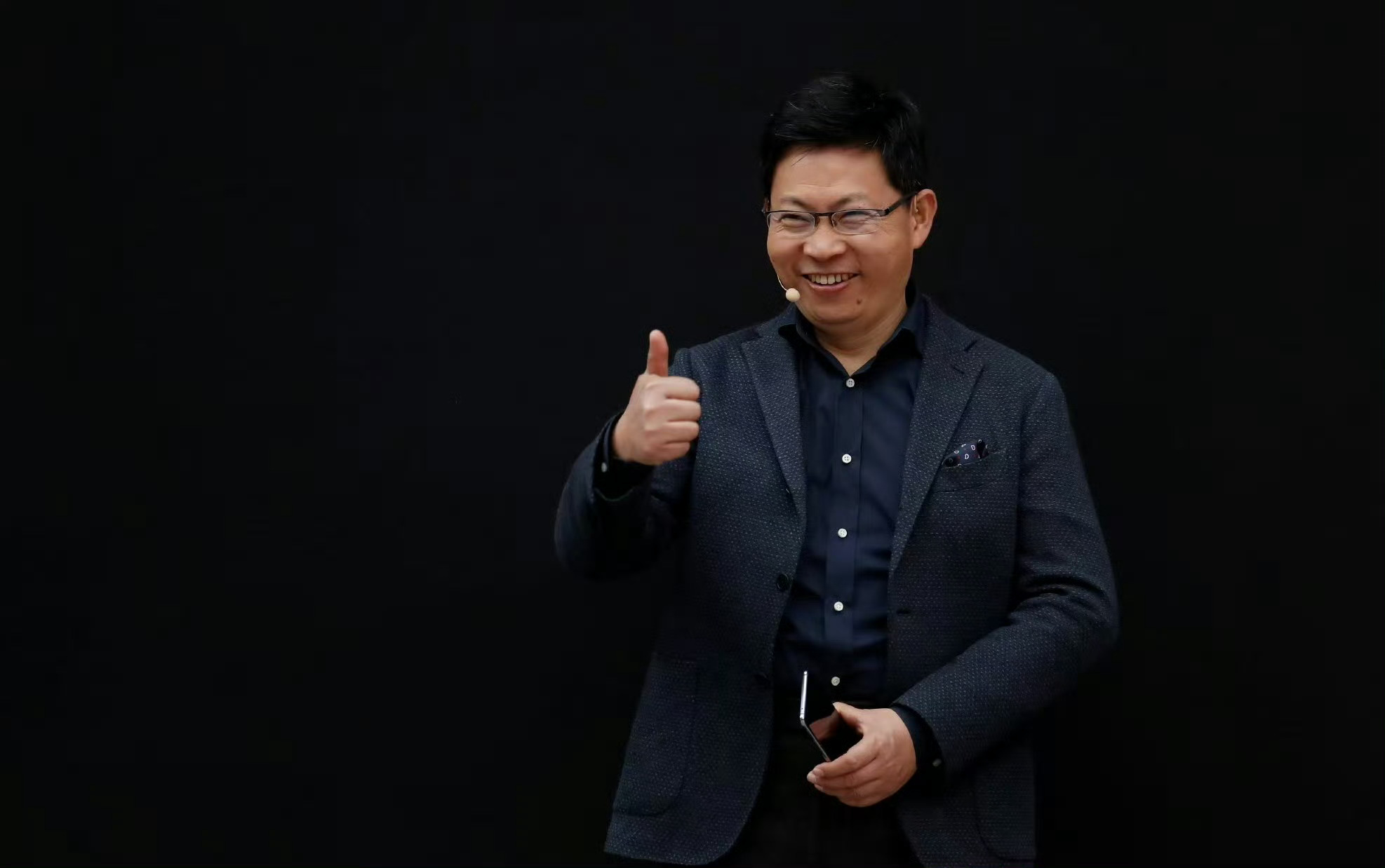 五一结束我就这样转场 五一假期结束后关上车门的瞬间，就和智界V9一键切换转场！商