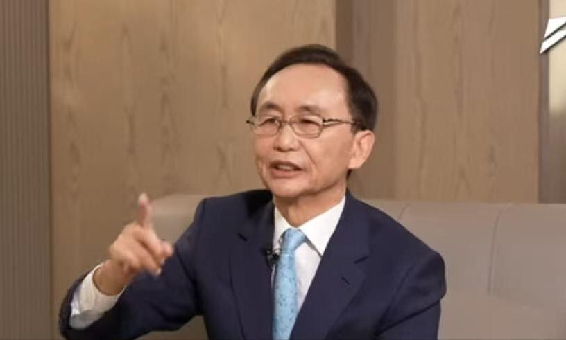 昨晚（3日）在节目里，吴子嘉直言称：“郑丽文不过是想让自己去美国的行程更舒适些，