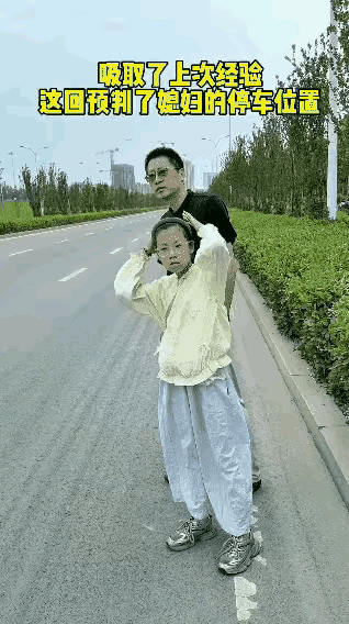 能把停车给整成舰载机着舰的感觉，真是个人才啊。