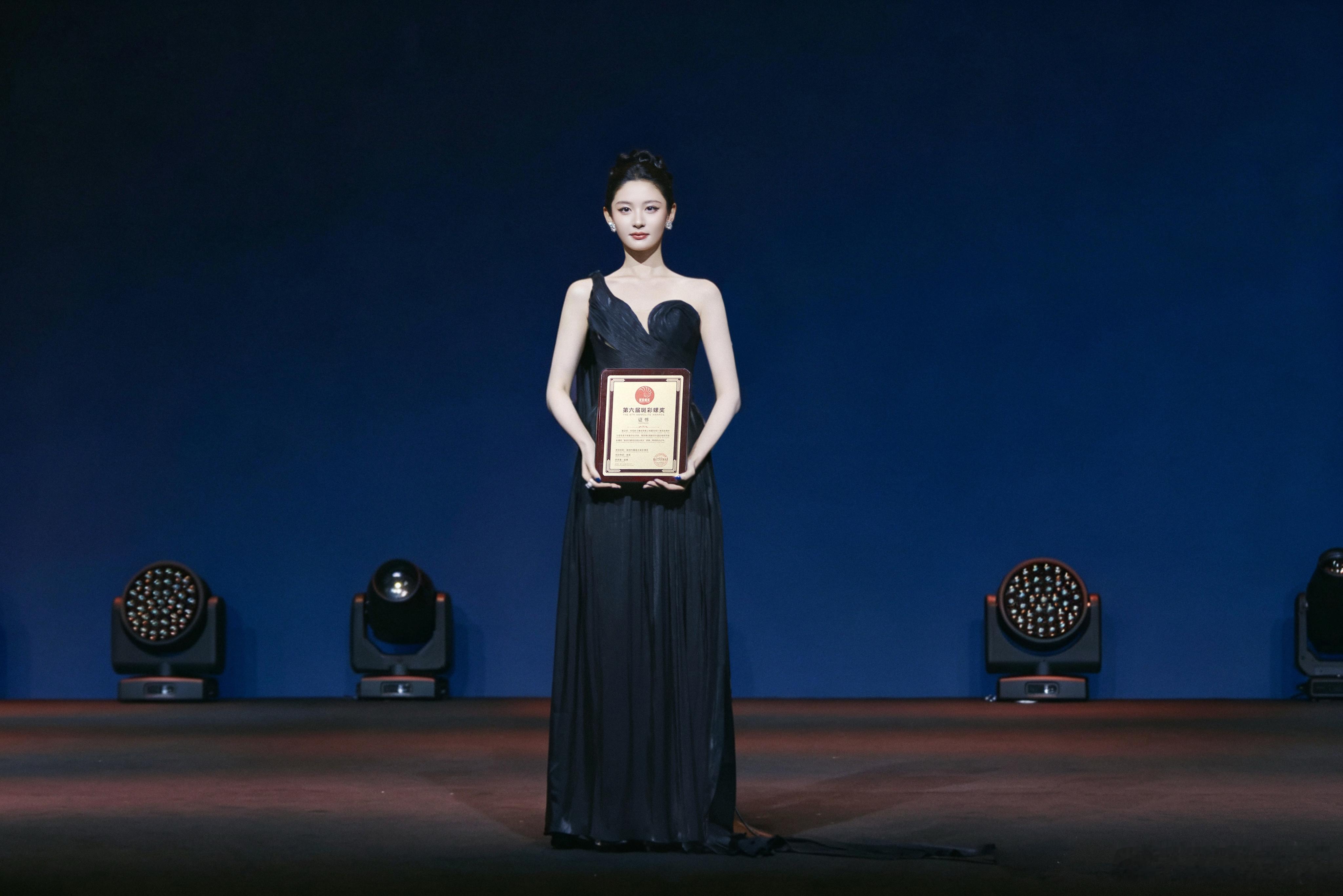 柔笔雕琢，倾力呈现。欢娱影视演员荣获2026第六届新时代国际电视节 斑彩螺奖“新