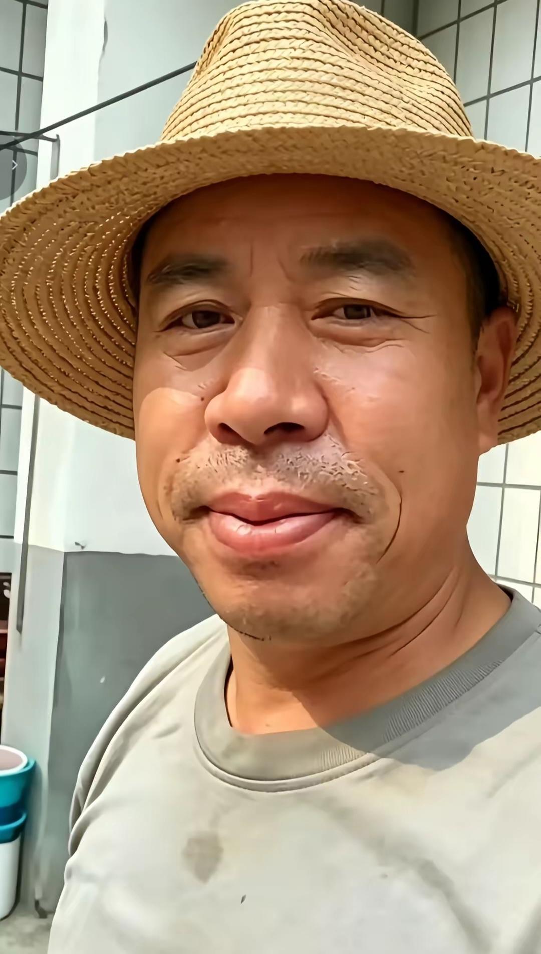 夏付钢这个人从面相来看，绝对是一个非常老实巴交的汉子，属于村里那种很能忍的男人，