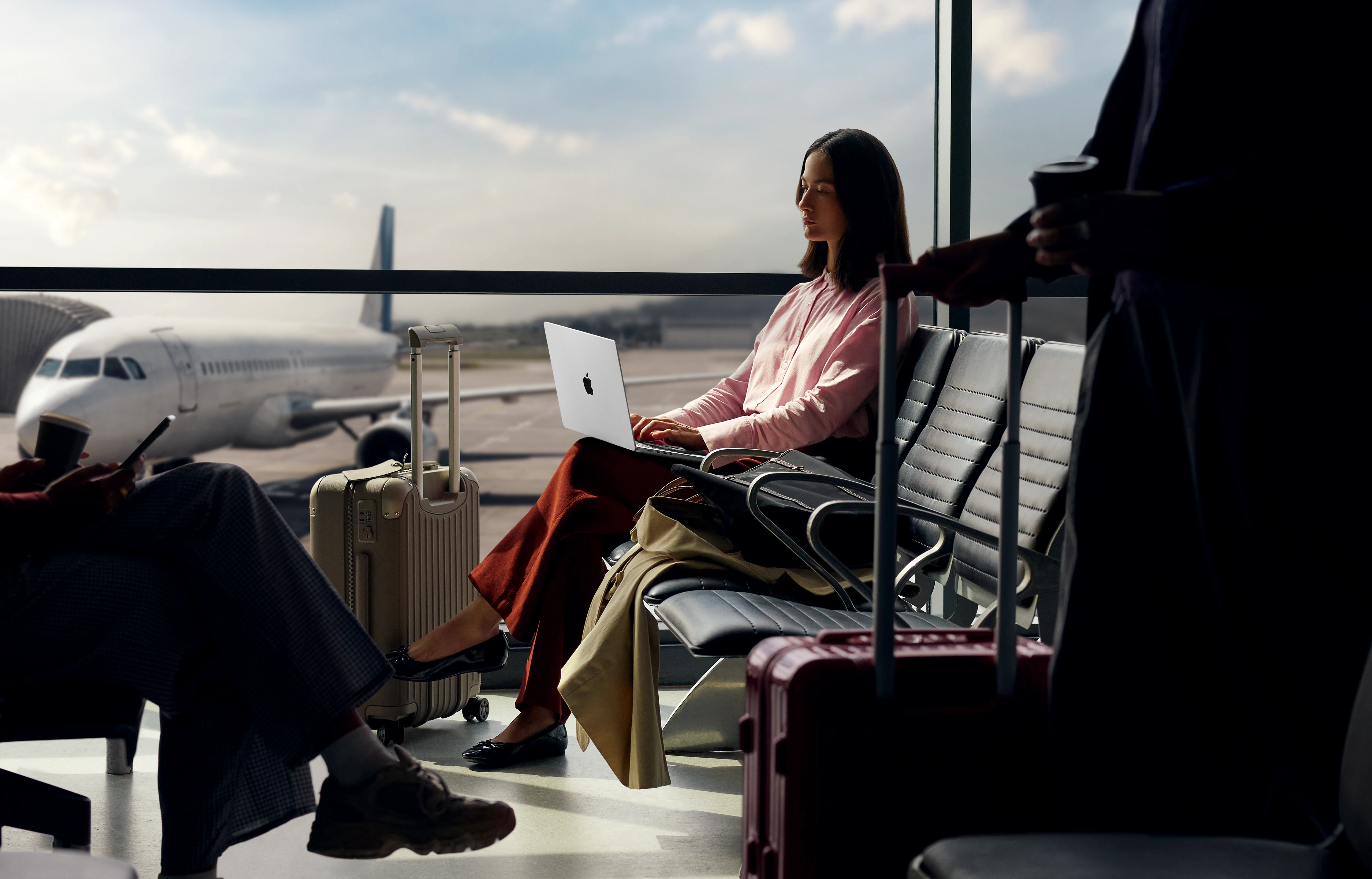 苹果发布全新MacBook新款MacBook值不值得买 睡前刷到果子又上新了~全