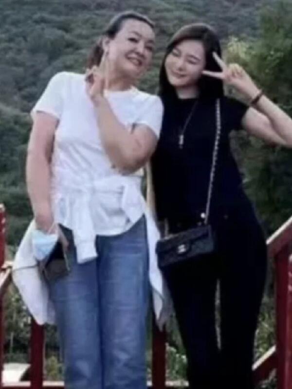 汪小菲前女友张颖颖回是救了他两次命，结果没想到背刺了 ​​​