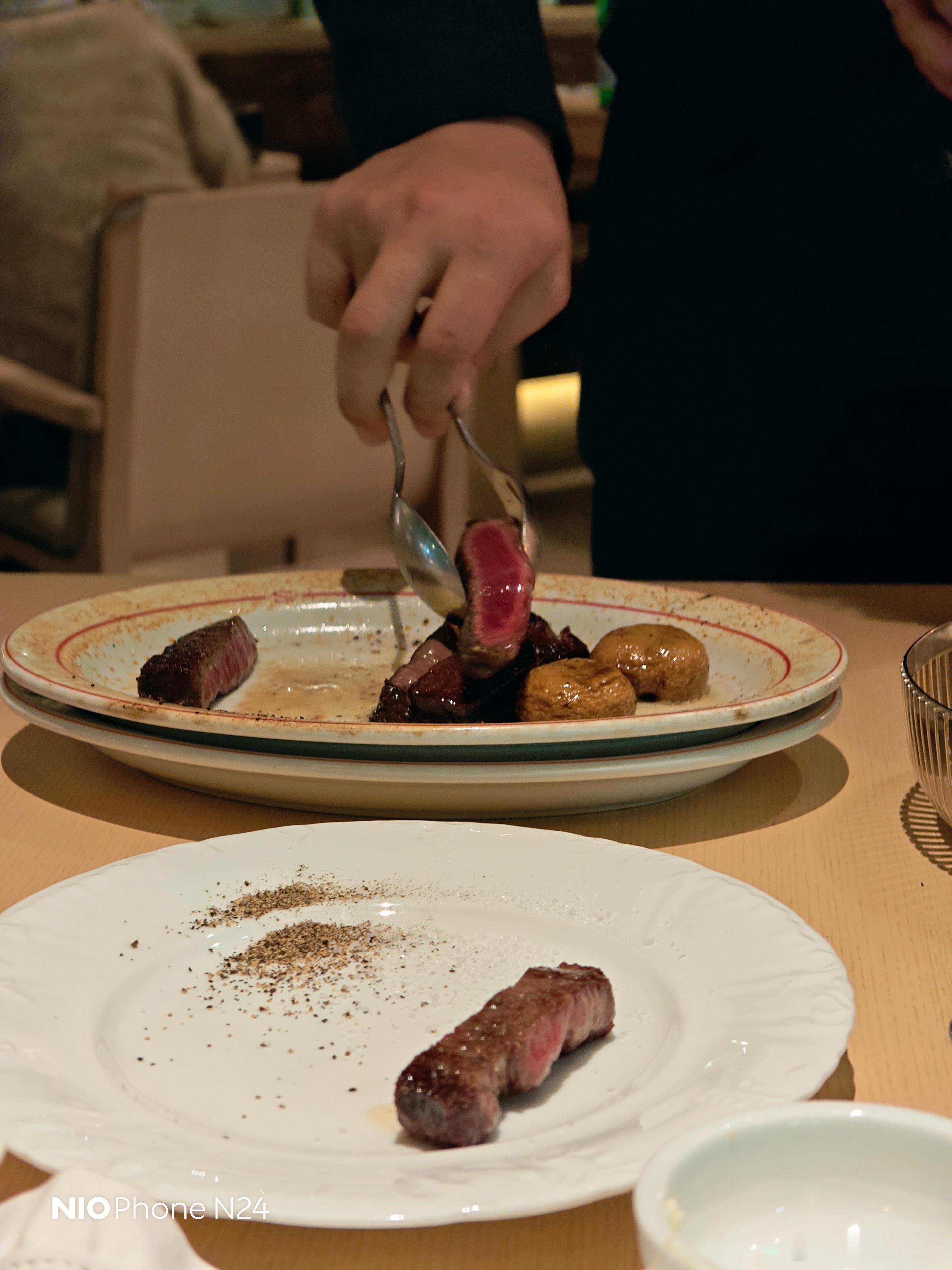 出门在外，一个人的晚餐也能吃的挺饱，牛排家还是好吃。兄弟电动