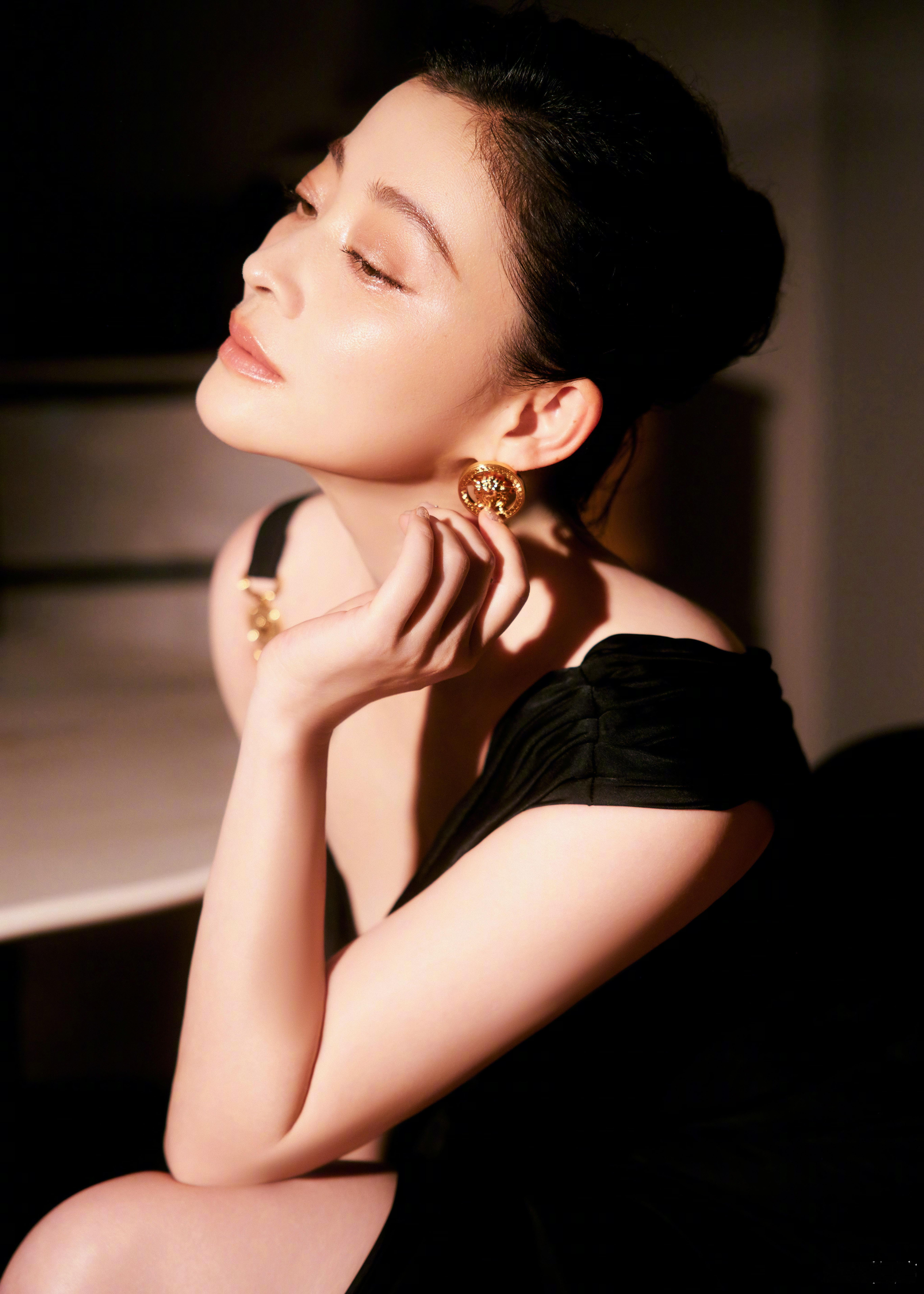 梅婷 🖤 澳门新时代电视节造型 ​​​