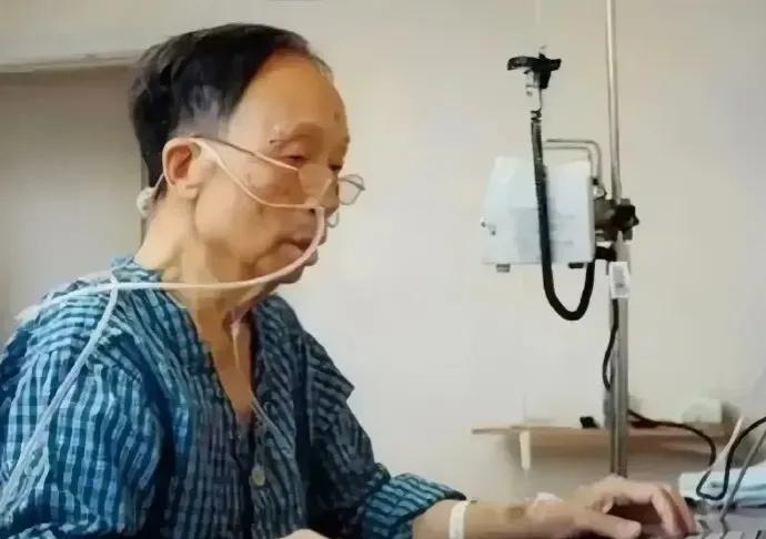 请不要吝啬您的双手，为伟大的科学家点赞！
他叫林俊德，他是院士，也是将军，一辈子