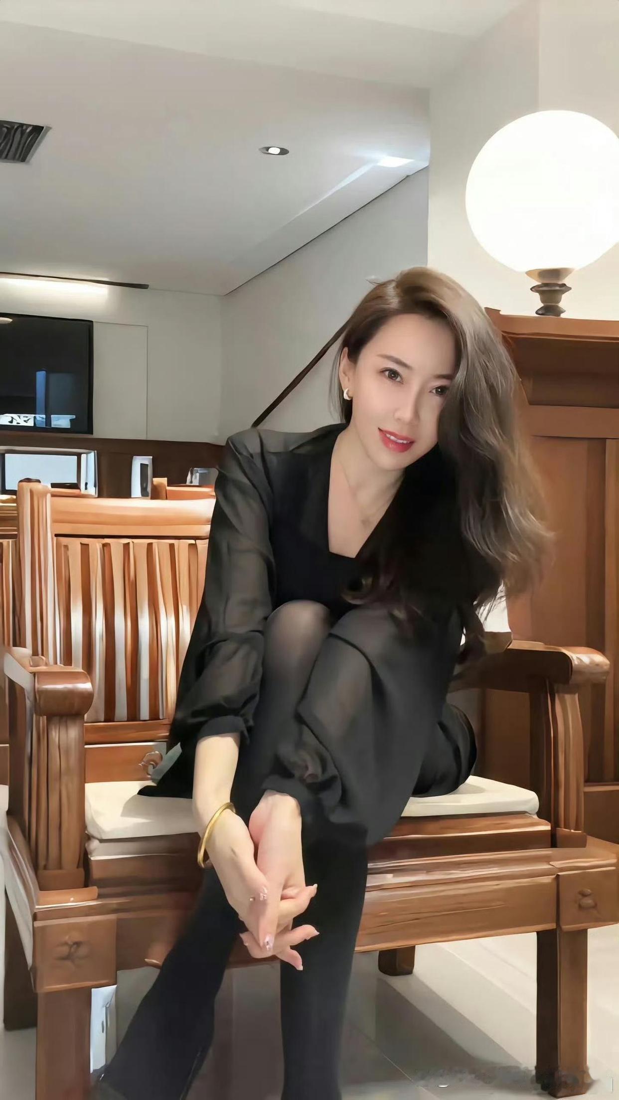 谁不喜欢这样的成熟姐姐呢