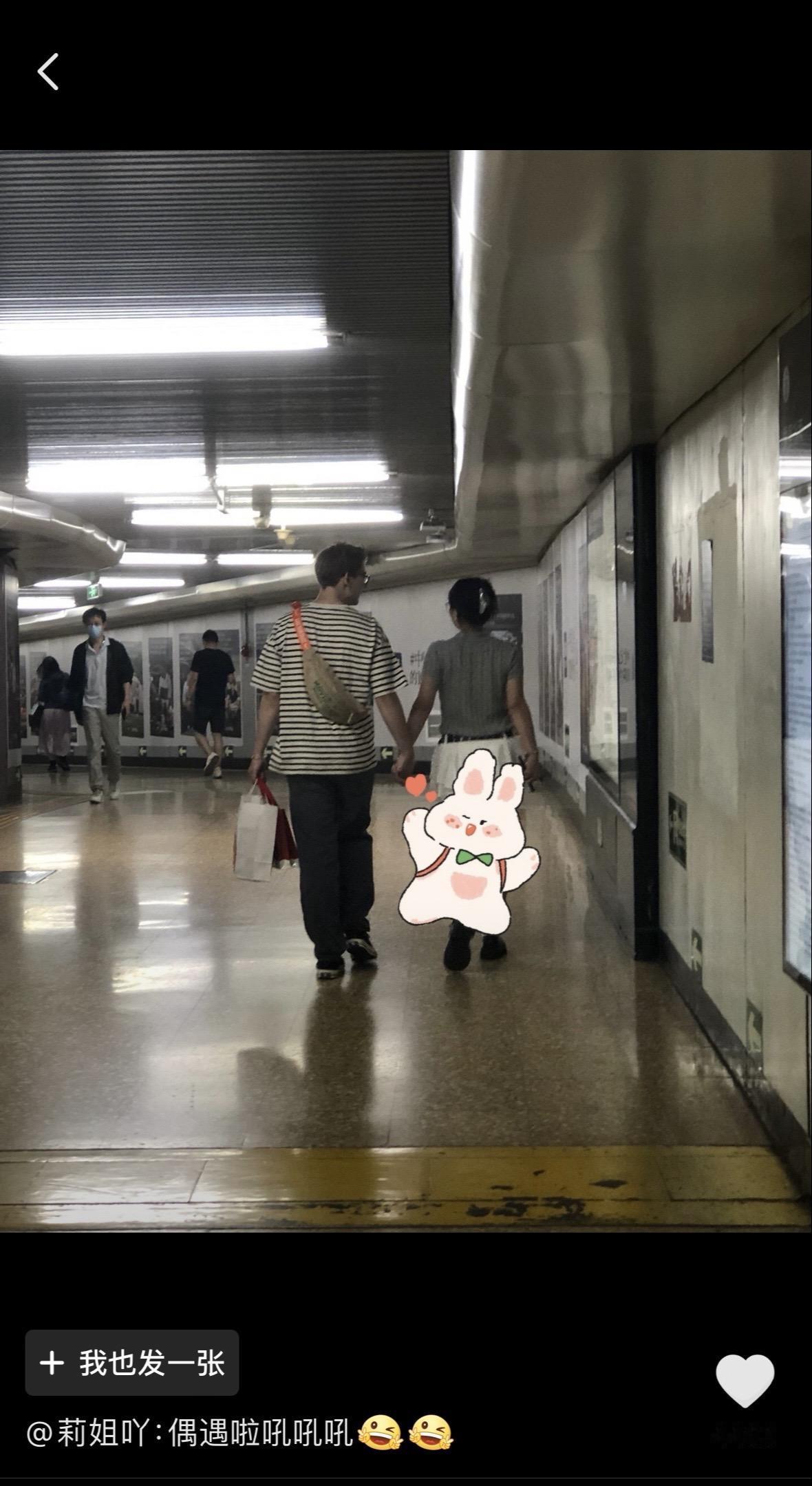 去年到现在有幸被记录的牵手瞬间。翻看之前的视频，在很多姐妹偶遇我们的照...