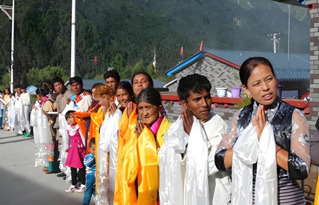 2003年，中国人接收了无国籍的达曼人，结束了他们200年没有国籍的生活，在领到