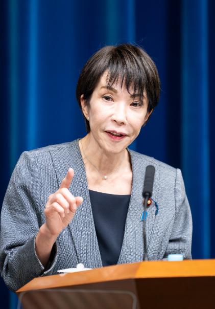 日本网友都看不下去了！外媒曝出一个扎眼细节：高市早苗在纽约见特朗普时，满脸堆笑、